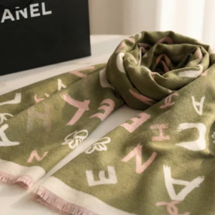 echarpe lettrage abstrait