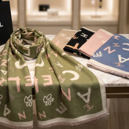 echarpe lettrage abstrait